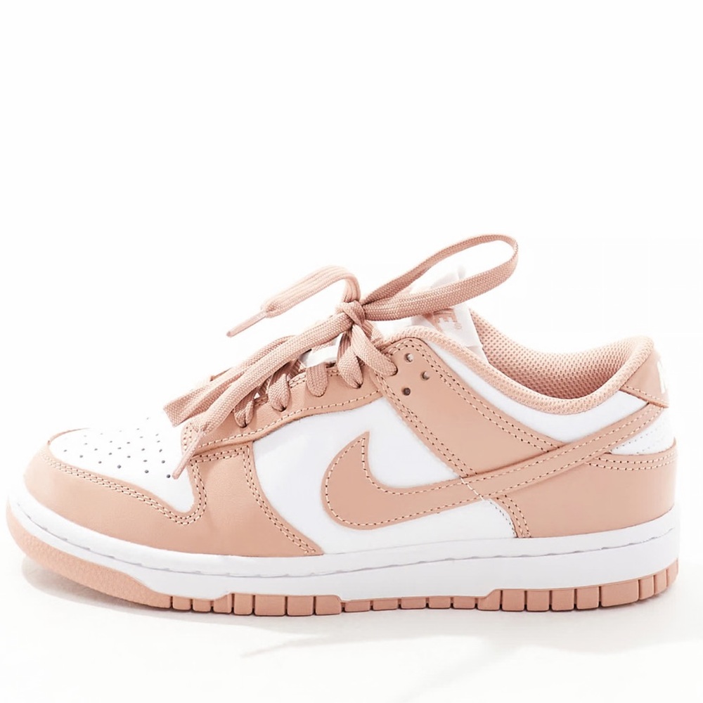 Nike Dunk Low 
Women’s Shoe
